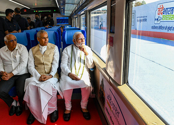 6 நாளில் சுக்குநூறாக உடைந்த வந்தே பாரத் ரயில், உண்மையில் வெறும் சோப்பு டாப்பா தானா . . . உண்மை என்ன . . .