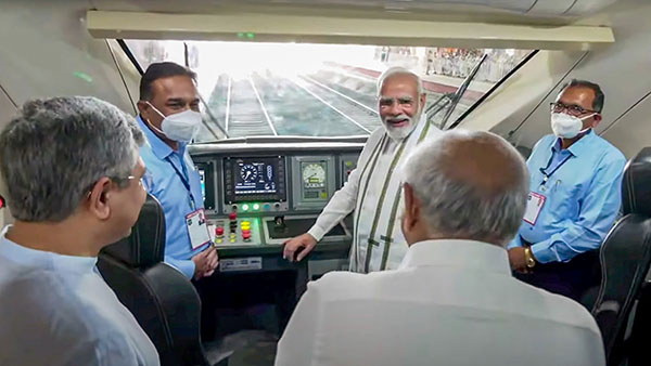 6 நாளில் சுக்குநூறாக உடைந்த வந்தே பாரத் ரயில், உண்மையில் வெறும் சோப்பு டாப்பா தானா . . . உண்மை என்ன . . .