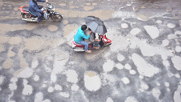 சாலை விபத்துக்களுக்கு மோசமான சாலைகளே காரணம் . . . மத்திய அரசு கண்டுபிடிப்பு . . . என்ன நடவடிக்கை எடுத்திருக்கிறார்கள் தெரியுமா . . .