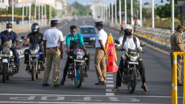 இஷ்டத்துக்கு ஓட்டலாம் . . . யாரும் அபராதம் போடமாட்டாங்க... மக்களுக்குத் தீபாவளி பரிசை அறிவித்த மாடல் அரசு . . .