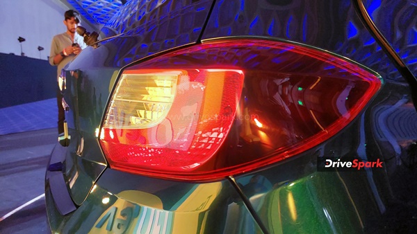 இந்தியாவையே திரும்பி பார்க்க வைத்த டாடா! விலை குறைவான எலெக்ட்ரிக் காருக்கு ஒரே நாளில் இவ்ளோ புக்கிங்கா! இந்தியாவையே திரும்பி பார்க்க வைத்த டாடா! விலை குறைவான எலெக்ட்ரிக் காருக்கு ஒரே நாளில் இவ்ளோ புக்கிங்கா!