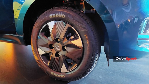 இந்தியாவையே திரும்பி பார்க்க வைத்த டாடா! விலை குறைவான எலெக்ட்ரிக் காருக்கு ஒரே நாளில் இவ்ளோ புக்கிங்கா! இந்தியாவையே திரும்பி பார்க்க வைத்த டாடா! விலை குறைவான எலெக்ட்ரிக் காருக்கு ஒரே நாளில் இவ்ளோ புக்கிங்கா!