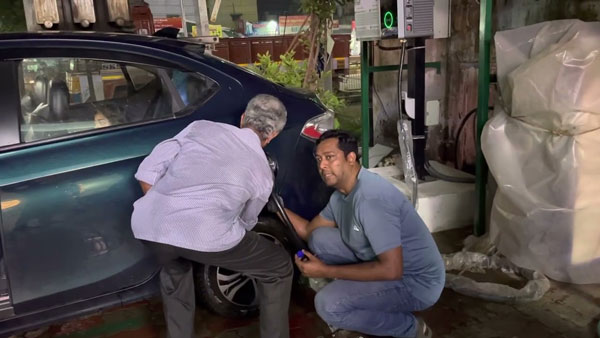 எலக்ட்ரிக் கார் ஓனர்களுக்கு இந்த பிரச்சனை மட்டும் வந்துடவே கூடாது!! திருச்சியில் தூக்கத்தை தொலைத்த கேரளத்தவர்!