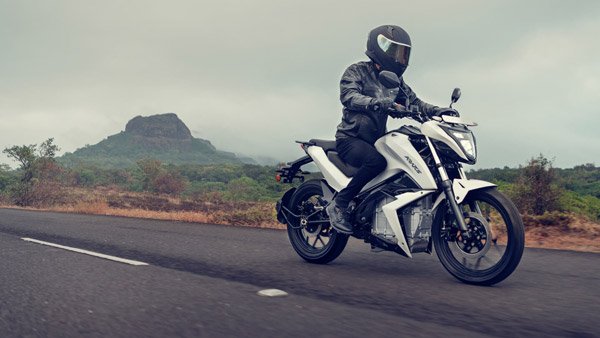 நாம் எதிர்பார்த்த எலக்ட்ரிக் பைக்கிற்கு டெலிவிரி துவங்கியாச்சு!! அப்புறம் என்ன... புக் பண்ண வேண்டியதுதான