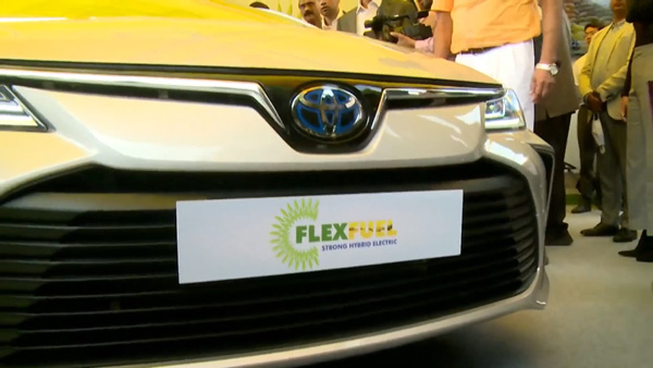 எத்தனால், பெட்ரோல், மின்சாரம் என மூன்றிலும் டொயோட்டா கார் அறிமுகம்.. இந்தியாவின் முதல் ஃப்ளெக்ஸ் ஃப்யூவல் கார்!