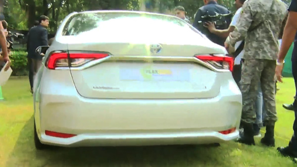 எத்தனால், பெட்ரோல், மின்சாரம் என மூன்றிலும் டொயோட்டா கார் அறிமுகம்.. இந்தியாவின் முதல் ஃப்ளெக்ஸ் ஃப்யூவல் கார்!