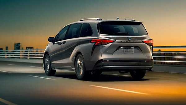 இதுதான் டொயோட்டா நிறுவனத்தின் புதிய காரின் பெயரா! பேருக்காகவே காரை வாங்கலாம் போல இருக்கே!