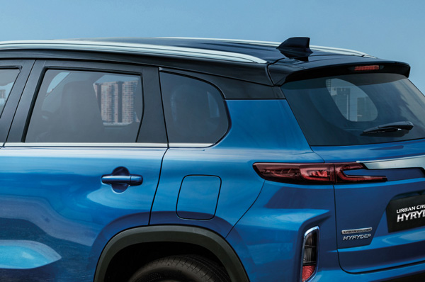 டொயோட்டா கார்களின் விற்பனையில் மிகப்பெரிய முன்னேற்றம்... இவ்ளோ பெரிய வளர்ச்சியா!