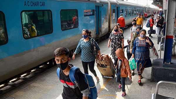 கையில் காசே இல்லேன்னாலும் இனி ரயில் டிக்கெட்களை புக் செய்யலாம் . . . ஐஆர்சிடிசி அறிமுகப்படுத்தியுள்ள புதிய பேமெண்ட் திட்டம் . . .