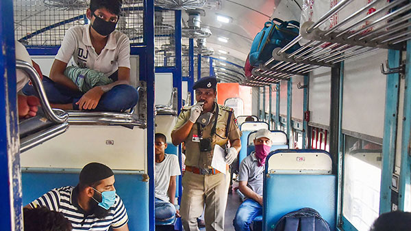 கையில் காசே இல்லேன்னாலும் இனி ரயில் டிக்கெட்களை புக் செய்யலாம் . . . ஐஆர்சிடிசி அறிமுகப்படுத்தியுள்ள புதிய பேமெண்ட் திட்டம் . . .