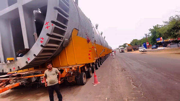 குஜராத்தில் இருந்து ராஜஸ்தான் வர ஒரு வருஷமா? இந்த ராட்சத லாரியில் என்ன இருக்குனு தெரியுமா . . .