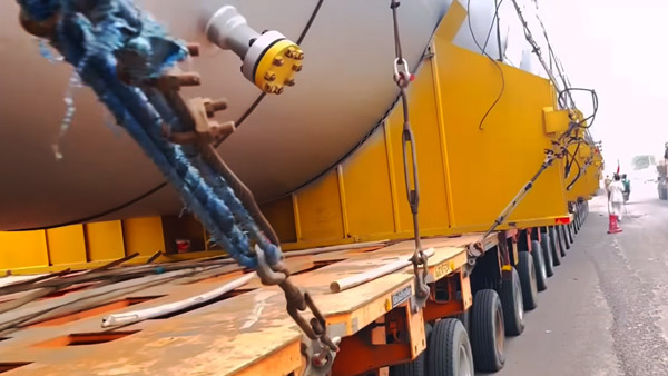 குஜராத்தில் இருந்து ராஜஸ்தான் வர ஒரு வருஷமா? இந்த ராட்சத லாரியில் என்ன இருக்குனு தெரியுமா . . .