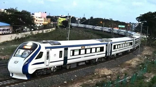 தமிழ்நாட்ல தயாரிச்சு தமிழ்நாட்டுக்கே இல்லேனா எப்படி... தமிழ் மண்ணில் சீறிப்பாய்கிறது வந்தே பாரத் எக்ஸ்பிரஸ்!