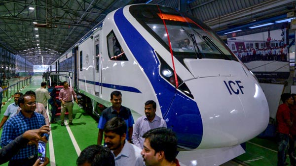 தமிழ்நாட்ல தயாரிச்சு தமிழ்நாட்டுக்கே இல்லேனா எப்படி... தமிழ் மண்ணில் சீறிப்பாய்கிறது வந்தே பாரத் எக்ஸ்பிரஸ்!