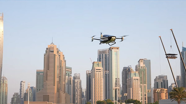 சும்மா சிட்டா பறக்கும் . . . உலகின் முதல் எலெக்ட்ரிக் பறக்கும் கார் சோதனை வெற்றி . . . எப்ப பயன்பாட்டிற்கு வருது தெரியுமா . . .