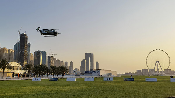சும்மா சிட்டா பறக்கும் . . . உலகின் முதல் எலெக்ட்ரிக் பறக்கும் கார் சோதனை வெற்றி . . . எப்ப பயன்பாட்டிற்கு வருது தெரியுமா . . .