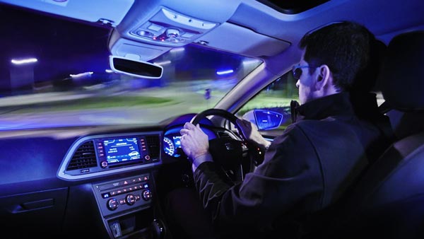 இந்த கதையை கேட்டா கார்ல போகும் போது இனி ஜீன்ஸ் பேன்ட் போட்டே போகமாட்டீங்க . . .