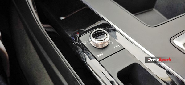 சூப்பரோ சூப்பரான காரை சொகுசு காரை இந்தியாவில் விற்பனைக்கு கொண்டு வந்திருக்கும் ஆடி... விலைகூட அவ்வளவு அதிகமில்ல!