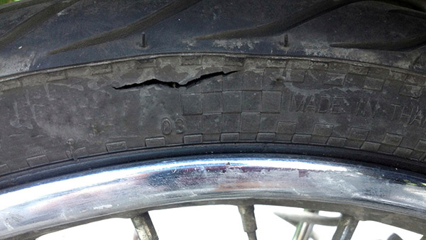 நமக்கு பிடிச்ச பைக்க நாம பாத்துக்கலனா எப்படி?.. இத மட்டும் செஞ்சு பாருங்க நம்ம வண்டி எப்பவுமே செம்ம ஸ்மூத்தா போகும்! நமக்கு பிடிச்ச பைக்க நாம பாத்துக்கலனா எப்படி?.. இத மட்டும் செஞ்சு பாருங்க நம்ம வண்டி எப்பவுமே செம்ம ஸ்மூத்தா போகும்!