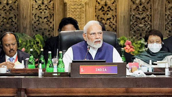 தலைவர் பதவியை மட்டுமல்ல, மிக சிறந்த உபசாரமும் கொடுத்திருக்காங்க.. கப்பல் போன்ற காரில் கெத்தாக வலம் வந்த பிரதமர் மோடி!