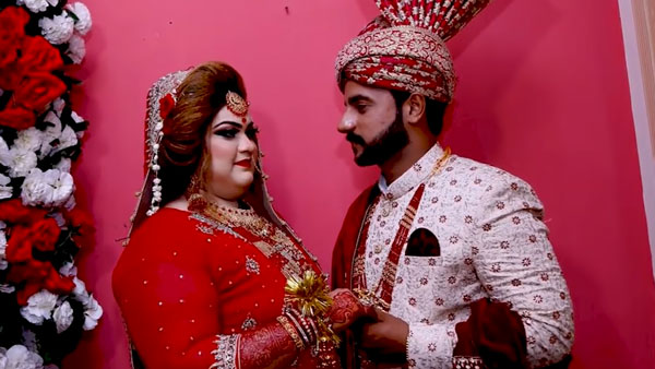 டிரைவிங் கற்று கொடுக்க போன இடத்தில் அடித்த ஜாக்பாட்... கியர் மாத்துற ஸ்டைலுக்காகவே டிரைவரை மணந்த இளம் பெண்!