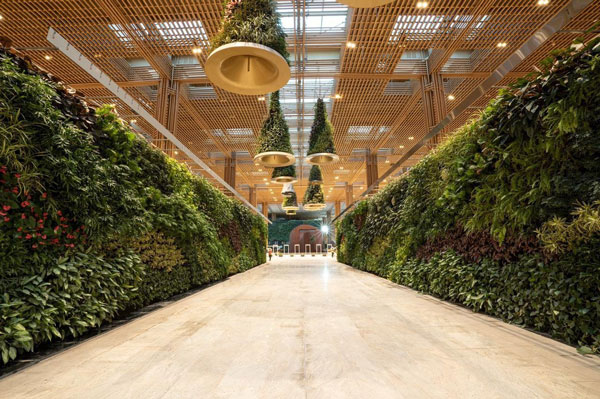 பூலோக சொர்க்கமாக உருவாக்கப்பட்டுள்ள பெங்களூரு விமான நிலையம்... வாழ்க்கையில ஒரு தடவையாச்சும் போயிரணும்!