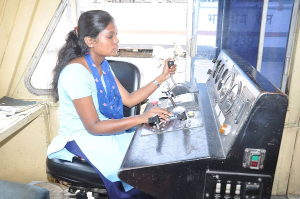 ரயில்களில் பொருத்தப்படும் கருப்பு பெட்டி! இனி தப்பு செய்ய முடியாது... செஞ்சாலும் தப்பிக்க முடியாது!