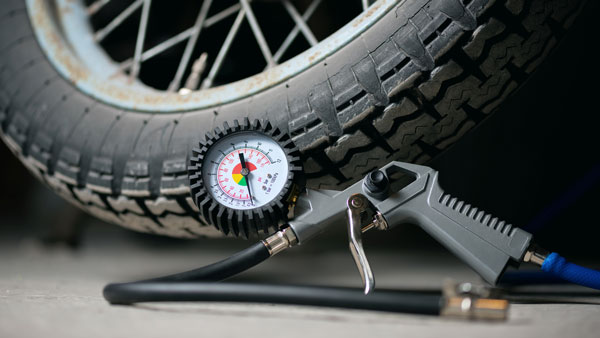 ஏற்கனவே வெளுத்து வாங்கிட்டு இருக்கு இந்த மழை... இதுல ரெட் அலர்டு வேற விட்டிருக்காங்க... இந்த சூழல்ல நம்ம டூ-வீலரை எப்படி பாதுகாக்குறது? ஏற்கனவே வெளுத்து வாங்கிட்டு இருக்கு இந்த மழை... இதுல ரெட் அலர்டு வேற விட்டிருக்காங்க... இந்த சூழல்ல நம்ம டூ-வீலரை எப்படி பாதுகாக்குறது?