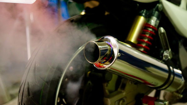 ஏற்கனவே வெளுத்து வாங்கிட்டு இருக்கு இந்த மழை... இதுல ரெட் அலர்டு வேற விட்டிருக்காங்க... இந்த சூழல்ல நம்ம டூ-வீலரை எப்படி பாதுகாக்குறது? ஏற்கனவே வெளுத்து வாங்கிட்டு இருக்கு இந்த மழை... இதுல ரெட் அலர்டு வேற விட்டிருக்காங்க... இந்த சூழல்ல நம்ம டூ-வீலரை எப்படி பாதுகாக்குறது?