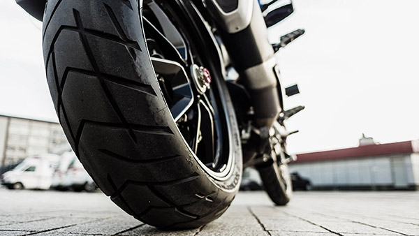 பைக் டயர்கள் காலாவதி ஆகுமா?.. இந்த சந்தேகத்திற்கான பதில் இதோ! பைக் டயர்கள் காலாவதி ஆகுமா?.. இந்த சந்தேகத்திற்கான பதில் இதோ!