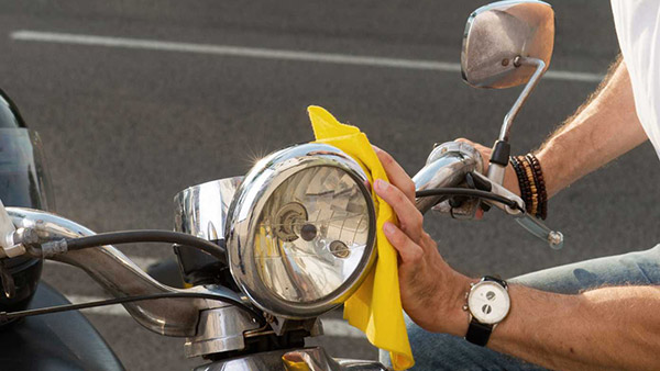 மழையில போயிட்டு வந்ததுக்கு அப்புறம் பைக்கை கழுவி விடலாமா? இதனால் என்ன மாதிரியான பலன் கிடைக்கும்?..