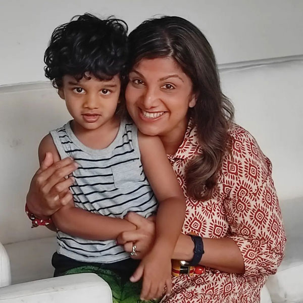 விபத்தில் சிக்கிய நடிகை ரம்பாவின் கார்... ஐந்து ஸ்டார்களை வாங்கியிருந்தும் அந்த கார் பெருசா பலனளிக்கல...