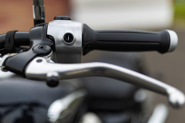 இதோட ஸ்டைலுக்கு முன்னாடி ஹார்லி டேவிட்சனே தோத்துடும்... சூப்பர் மீட்டியோர் 650 அறிமுகம்... இனி இளைஞர்களின் கனவு பைக் இதுதான்!