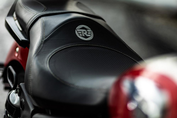 இதோட ஸ்டைலுக்கு முன்னாடி ஹார்லி டேவிட்சனே தோத்துடும்... சூப்பர் மீட்டியோர் 650 அறிமுகம்... இனி இளைஞர்களின் கனவு பைக் இதுதான்!