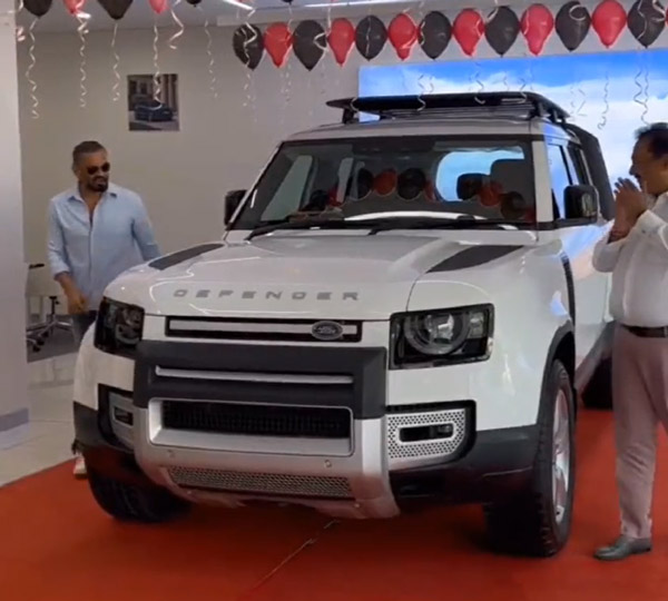 நம்ம முதல்வருக்கே போட்டியா! சூப்பரான சொகுசு காரை வாங்கிய தர்பார் பட வில்லன்... விலையை கேட்டீங்க மயக்கமே வந்திடும்!