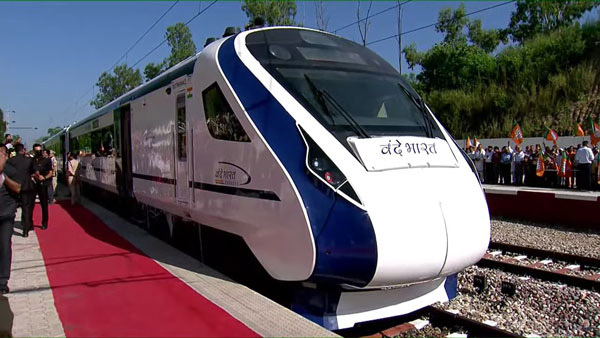 வந்தே பாரத் இரயிலில் இன்னும் எத்தனை பிரச்சனை தாங்க ஏற்படும்!