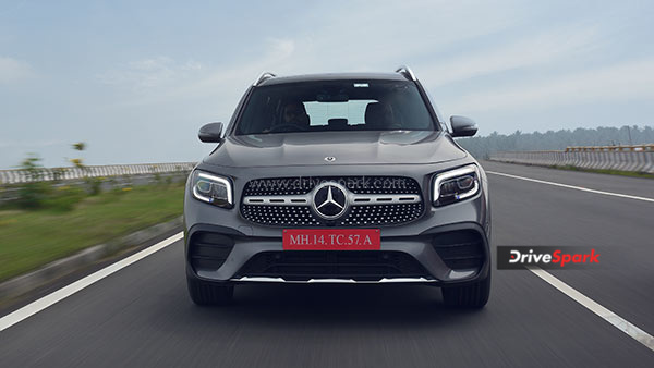 பேங்க் அக்கவுண்ட்ல ரூ15 லட்சம் விழுந்தா கூட இந்த காரை வாங்க முடியாது! விலைய தாறுமாறா வச்சிருக்காங்க!