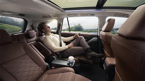 டொயோட்டா இன்னோவா ஹைகிராஸ்