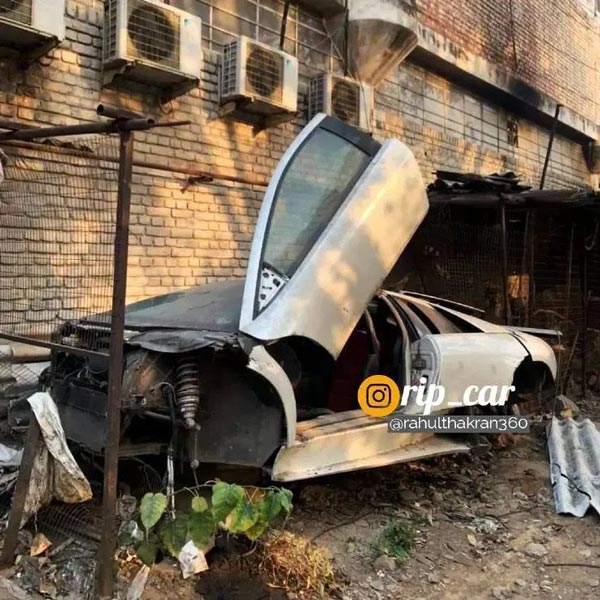 நடிகர் அமிதாப்பச்சனின் லம்போர்கினி கார், தற்போது அலங்கோலமாக!