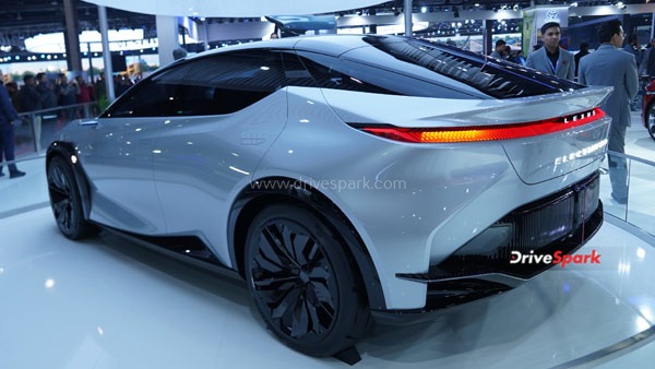 எதிர்காலத்தில் இப்படிப்பட்ட கார்கள் தான் இருக்கும்போல!!