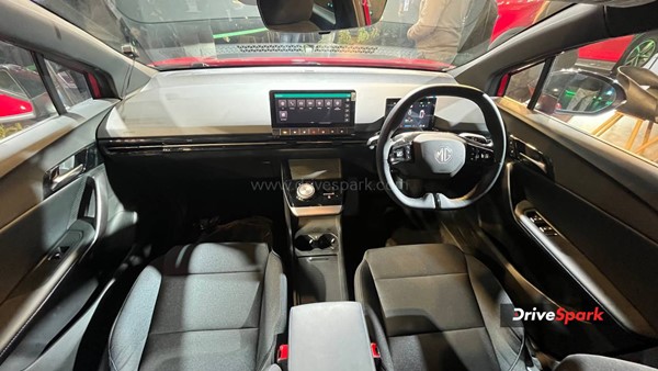 வெளிநாடுகளில் செம்ம ஃபேமஸான எம்ஜி கார் ஆச்சே இது... எம்ஜி4!!