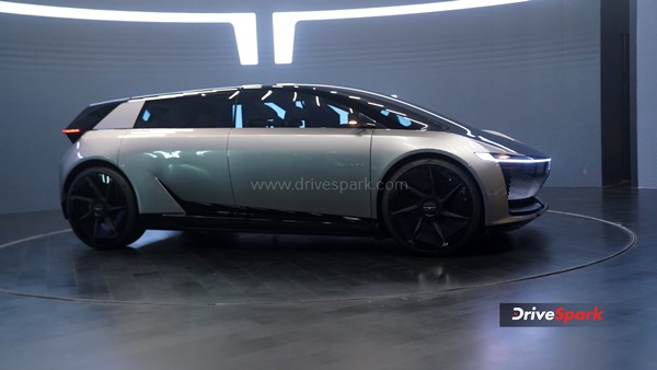 கட்டுமரத்தை வைத்து டாடா வடிவமைத்துள்ள புதிய கார்! இதைக் குட்டி சொகுசு கப்பல்னு கூடச் சொல்லலாம் போலயே!