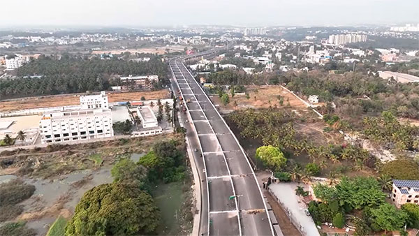 சென்னையில பஸ் ஏறிப் படத்தை போட்டா படம் கிளைமேக்ஸ் வரதுக்குள்ள பஸ் பெங்களூருக்கு போய்விடும்!