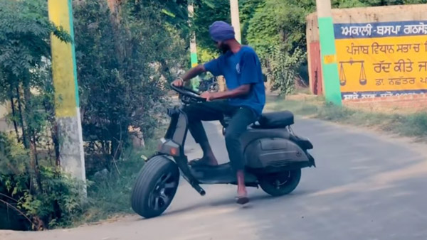 இப்படியொரு பஜாஜ் ஸ்கூட்டரை எங்கேயாவது பார்த்திருக்கீங்களா?