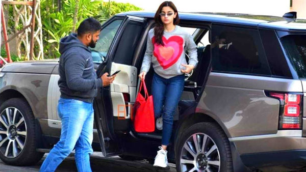 லேண்ட் ரோவர் காரை வைத்திருக்கும் இந்திய சினிமா நடிகைகள்!!