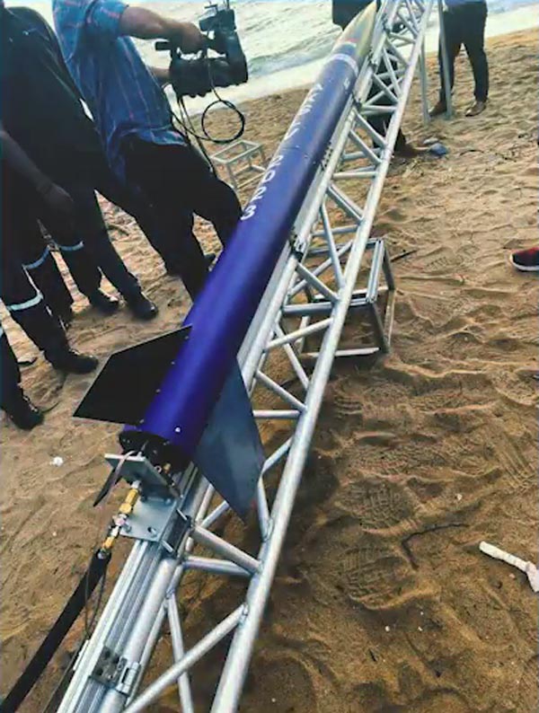 இஸ்ரோ இல்லாமல் பள்ளி மாணவர்களே விண்ணில் ஏவிய ராக்கெட் ! 150 சாட்டிலைட்களுடன் சீறிப் பாய்ந்தது!