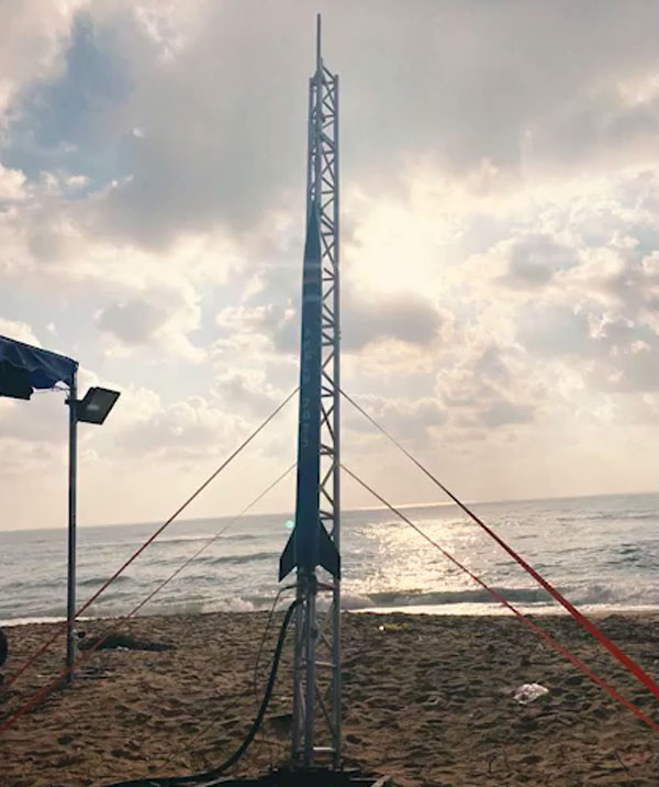 இஸ்ரோ இல்லாமல் பள்ளி மாணவர்களே விண்ணில் ஏவிய ராக்கெட் ! 150 சாட்டிலைட்களுடன் சீறிப் பாய்ந்தது!