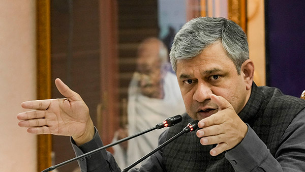 வாரத்திற்கு புதுசா 3 வந்தே பாரத் இரயில்கள்: மத்திய அமைச்சர்!