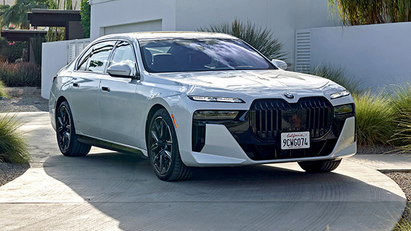 கார் ஆஃப் தி இயர் விருதுக்கு போட்டி போடும் கார்கள்!!