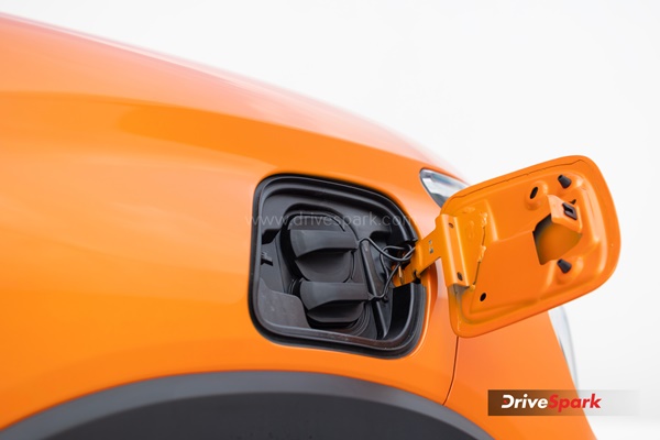 டாடாவுக்கு செக்! இவ்ளோ கம்மி விலைக்கு பிரான்ஸ் நிறுவனத்தின் எலெக்ட்ரிக் காரா! இன்னும் ஒரு சில நாட்களில் லான்ச்